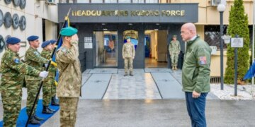 Ambasadori amerikan i NATO-s viziton Kosovën; në axhendë takim me Kurtin për rolin e KFOR-it dhe sigurinë rajonale