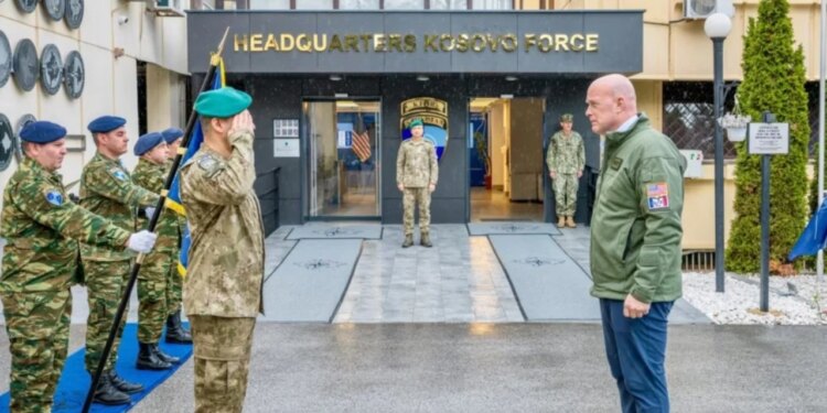 Ambasadori amerikan i NATO-s viziton Kosovën; në axhendë takim me Kurtin për rolin e KFOR-it dhe sigurinë rajonale