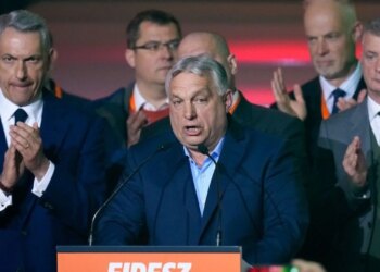 Analiza e The Guardian: Miqtë e Orban nisin emigrimin dhe transferojnë pasuritë jashtë Hungarisë para stafetës nga Magyar