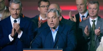 Analiza e The Guardian: Miqtë e Orban nisin emigrimin dhe transferojnë pasuritë jashtë Hungarisë para stafetës nga Magyar
