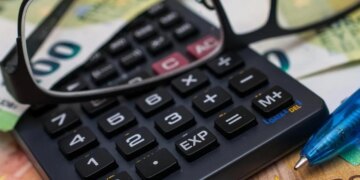 Analiza nga DW: Pse shtetet druajnë të taksojnë ultra të pasurit?