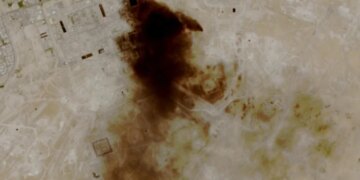 Arabia Saudite rivendos tubacionin kryesor të naftës pas sulmeve