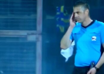 Arbitri goditet në kokë me fishekzjarr në ndeshjen Elbasani-Egnatia, shihni momentin