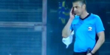 Arbitri goditet në kokë me fishekzjarr në ndeshjen Elbasani-Egnatia, shihni momentin