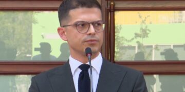 Armëpushimi në Lindjen e Mesme: Ish-ministri Vengu thekson se efektet janë evidente në çmimet e naftës, ndërsa vazhdojnë masat për mbikëqyrjen e abuzimeve.