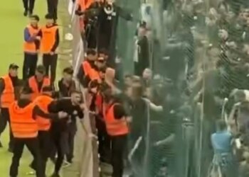 Arrestohen tre tifozë që sulmuan punonjësit e sigurisë, thyen stola dhe hodhën lëndë plasëse në derbin e kryeqytetit