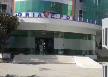 Arrestohet 26-vjeçari në Durrës për vjedhje në markete dhe tabakino