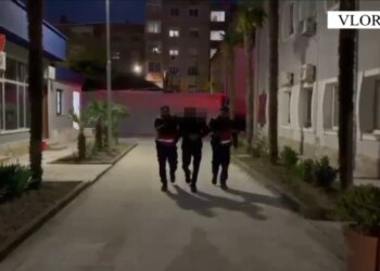 Arrestohet 53-vjeçari në Vlorë që kishte kthyer banesën në bazë për përgatitjen e drogës, sekuestrohet kokaina