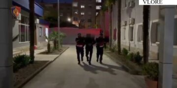 Arrestohet 53-vjeçari në Vlorë që kishte kthyer banesën në bazë për përgatitjen e drogës, sekuestrohet kokaina
