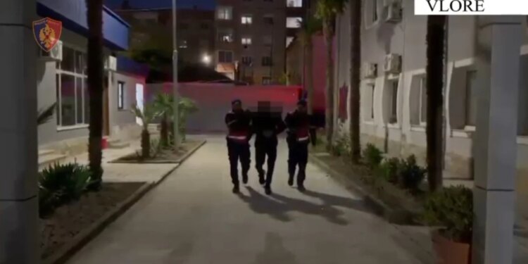 Arrestohet 53-vjeçari në Vlorë që kishte kthyer banesën në bazë për përgatitjen e drogës, sekuestrohet kokaina