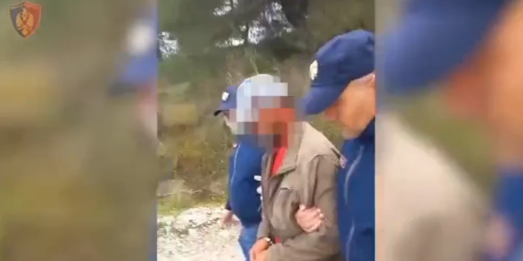 Arrestohet i riu në Vlorë, pasi u zën me vëllanë dhe kishte armë me vete.