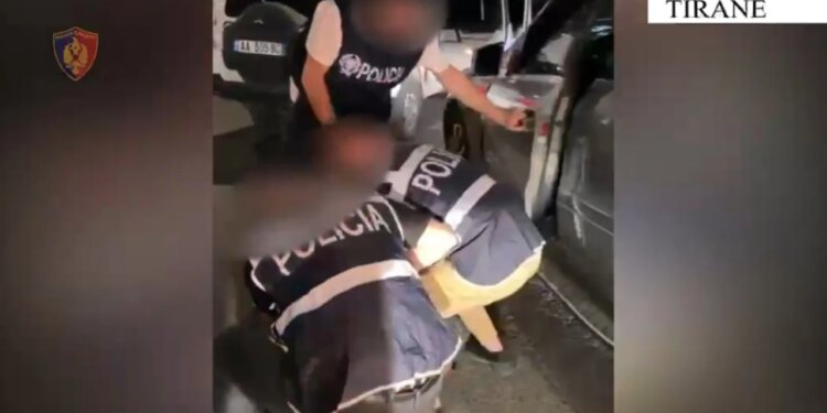 Arrestohet në Tiranë 39-vjeçari që qarkullonte i armatosur në makinë