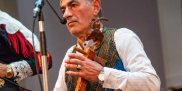 Arti shqiptar në zi: Jonuz Delaj, magjistari i lahutës, ndahet nga jeta në moshën 76-vjeçare