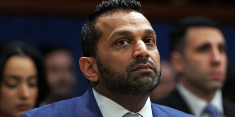 Artikull akuzonte drejtorin e FBI-së për abuzim me alkool; Kash Patel padit The Atlantic, kërkon 250 milionë dollarë