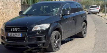 Atentati në Lezhë, dyshohet se u vranë dy persona; makina e bërë 'shoshë' nga plumbat