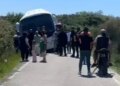 Autobusi me nxënës në Zvërnec del pjesërisht nga rruga dhe bllokon qarkullimin