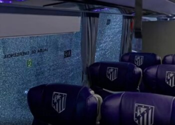 Autobusi pësoi sulm nga gura afër Camp Nou, Atletico Madrid takohet me… NASA-n
