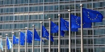 BE sanksione të reja ndaj Rusisë për të ndaluar ndihmën e kompanive europiane në tregtimin e naftës ruse