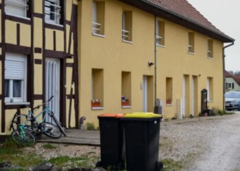 Babai 43-vjeçar arrestohet për mbajtjen e djalit të tij të mbyllur në një furgon në Francë që prej 2024.