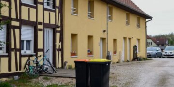 Babai 43-vjeçar arrestohet për mbajtjen e djalit të tij të mbyllur në një furgon në Francë që prej 2024.