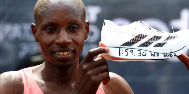 Babai ishte kultivues misri / Jeta e rekordmenit Sawe, njeriu që e çoi maratonën poshtë rekordit 2 orësh