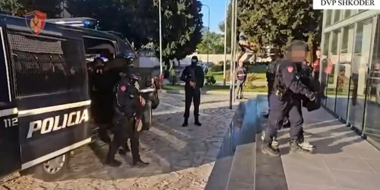 Babë e bir kanosën për motive të dobëta, 3 persona në pranga në Shkodër