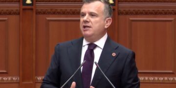 Balla i reagon Tabakut: 'Shpejtoje daljen nga salla, por thuaj të vërtetën' - Gjykata Kushtetuese po shkel vendimin e saj.