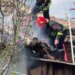 Banesë në Starovë përfshihet nga flakët; zjarri nisi nga një kasolle, vetëm dëme materiale