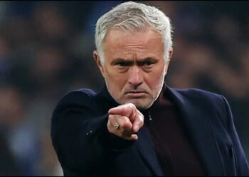 Benfica, Mourinho kritikon lojtarët e tij: E kalojnë gjithçka lehtë...