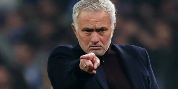 Benfica, Mourinho kritikon lojtarët e tij: E kalojnë gjithçka lehtë...