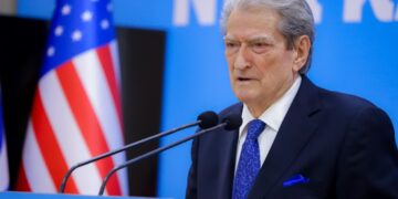 Berisha: Qytetarët ngrihen me dinjitet, jo me dhunë; Shqipëria nuk hesht më