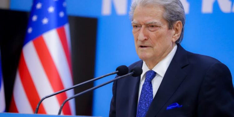 Berisha: Qytetarët ngrihen me dinjitet, jo me dhunë; Shqipëria nuk hesht më