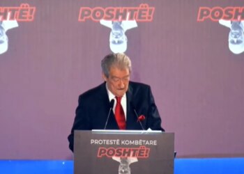 Berisha gjatë protestës: Rrogat dhe pensionet janë më të ulëta tek ne, PD-ja forca e vetme e pamposhtur
