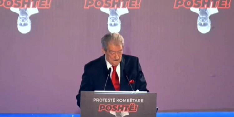 Berisha gjatë protestës: Rrogat dhe pensionet janë më të ulëta tek ne, PD-ja forca e vetme e pamposhtur