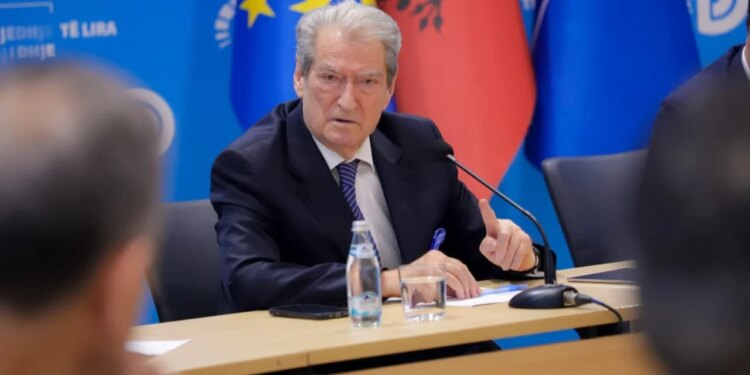 Berisha paralajmëron një ditë përpara mbledhjes së Gjykatës së Lartë për masat e arrestit: Veliaj do të përfitojë, ndërsa Sadushi rrezikon sigurinë e vendit.