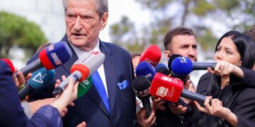Berisha për qeverinë: Procesi i integrimit po i fshihet shqiptarëve, akuzojnë opozitën për fjalimet në Strasburg
