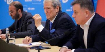 Berisha thërret Grupin Parlamentar, jep udhëzime deputetëve: Inkurajoni anëtarësime të reja, procesi i zgjedhjeve në degë po zhvillohet në mënyrë pozitive.