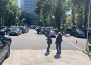 Berisha zhvillon një takim me aleatët në selinë e PD, Top Channel publikoon detaje nga diskutimet, me theks te reforma zgjedhore dhe ajo administrativo-territoriale.