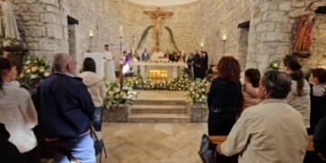 Besimtarët katolikë në Durrës festojnë Pashkët, si një ngjarje e shpresës dhe paqes në kishat katolike dhe ungjillore.