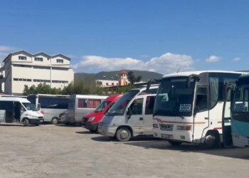 Biletat në rritje, nafta rrit kostot, transporti paralajmëron çmime më të larta dhe falimentime