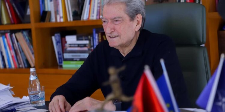 Bonus qiraje dhe mbështetje nga bashkia — Berisha: Rama u kthye në avokatin e ndërtuesit të pallatit në flakë