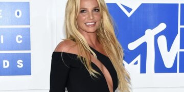 Britney Spears shkon në rehabilitim pas arrestimit për drejtim në gjendje të dehur