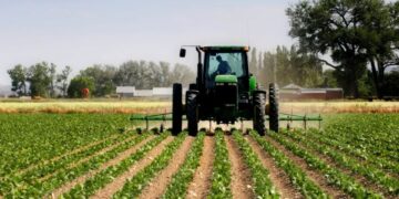 Bujqësia po plaket/ Sektori agrar vazhdon të mos tërheqë rininë, bilanci negativ vazhdon që nga viti 2021.