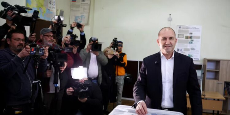 Bullgaria voton sot: e teta parlamentare në pesë vjet, ish-presidenti pro-rus kryeson sondazhet