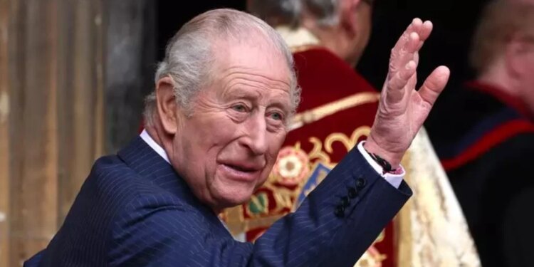 Çaj, paradë ushtarake, vizita e parë e Charlesit në Shtëpinë e Bardhë për 250-vjetorin e Pavarësisë së SHBA-së