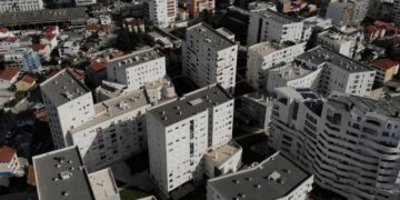 Çmimet e banesave u rritën 28%; Banka e Shqipërisë: u nxitën nga pronat bregdetare, ritmi ngadalësohet në Tiranë