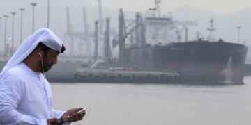 Dalja e Emirateve të Bashkuara Arabe nga OPEC rrit tensionet energjetike dhe përçarjet në Gjirin Persik