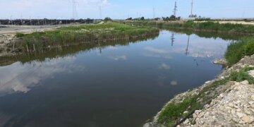 Darzeza nën pushtetin e ndotjes: Mbetjet e kolektorit të Levanit derdhen në det, rrezikohet sezoni turistik