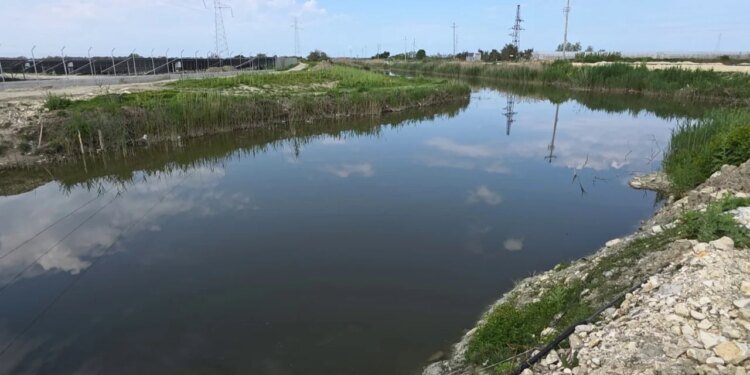 Darzeza nën pushtetin e ndotjes: Mbetjet e kolektorit të Levanit derdhen në det, rrezikohet sezoni turistik