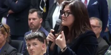 Debate në Samitin e Diasporës: E ftuara iu përgjigjet panelistëve për dyert e mbyllura ndaj njerëzve të përgatitur